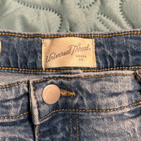 ❤️(132) Ladies distressed blue jeans by Universal Thread. Size 16 regular - Picture 6 of 11